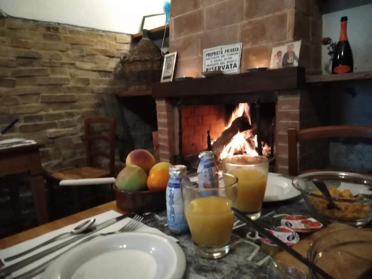 Casa Cecchi Bed and Breakfast Val di Pugna Eksteriør billede